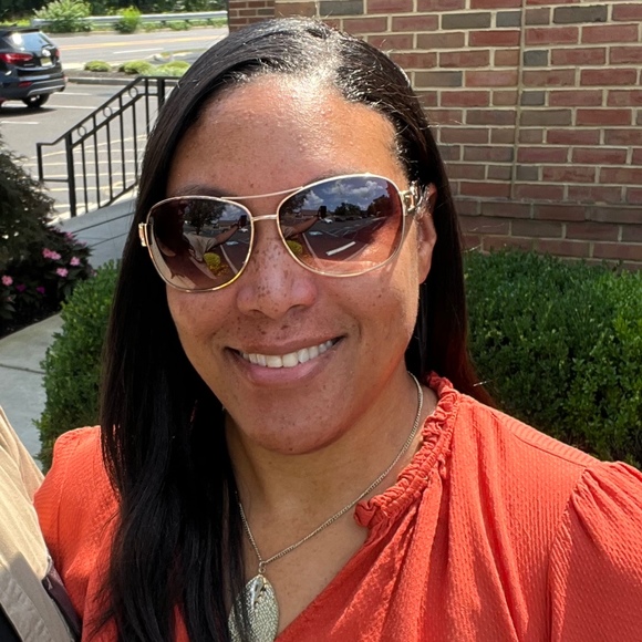 Meet your Posher, Alecia - Picture 1 of 1